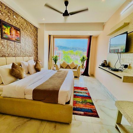 Hotel Golden Temple View By La Casa, Amritsar #Top Rated #Most Awarded #Swimming Pool #Prime Location #Luxury Rooms #Parking #Rooftop Cafe 외부 사진
