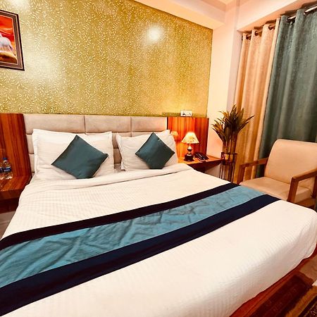 Hotel Golden Temple View By La Casa, Amritsar #Top Rated #Most Awarded #Swimming Pool #Prime Location #Luxury Rooms #Parking #Rooftop Cafe 외부 사진