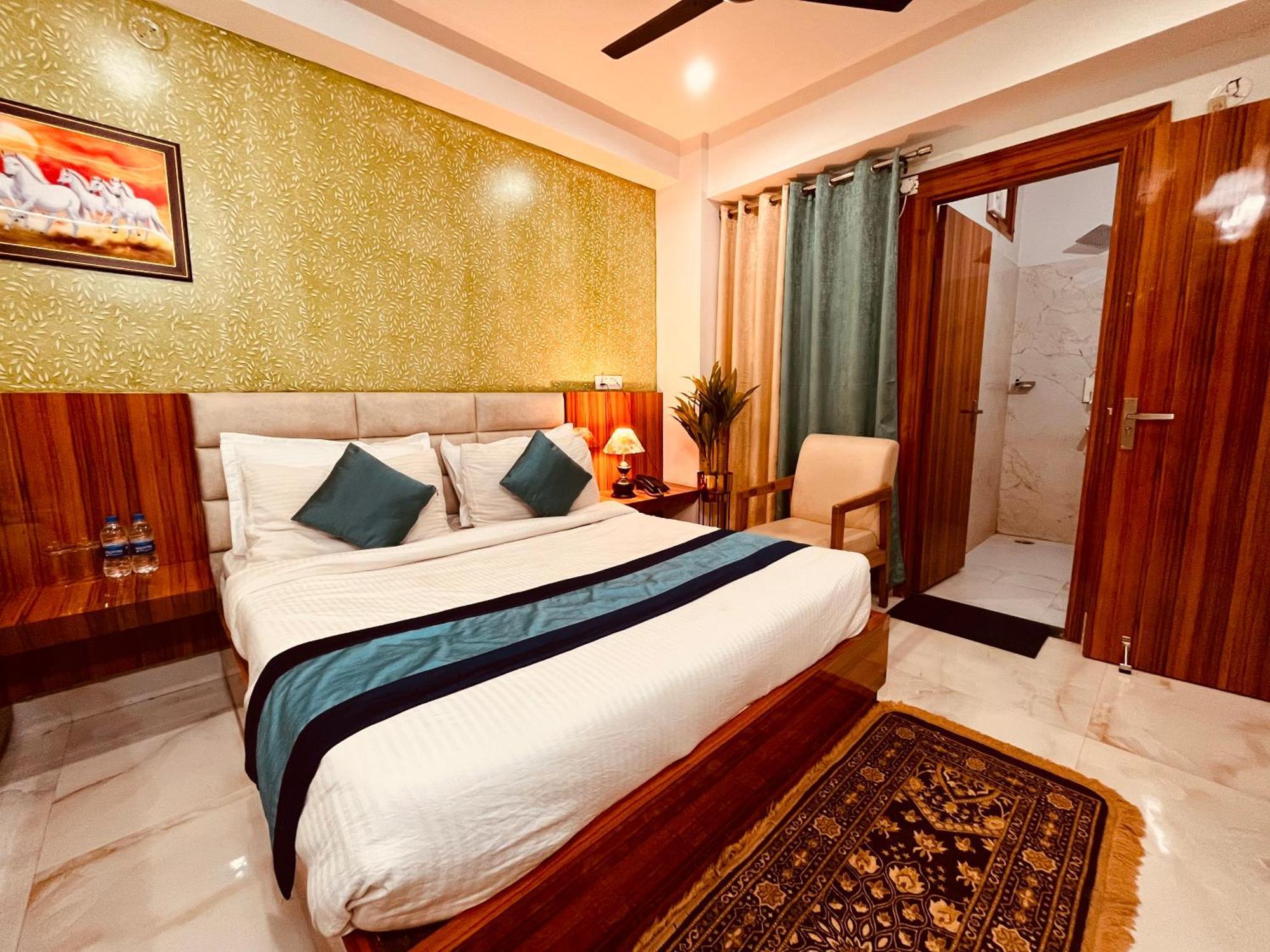 Hotel Golden Temple View By La Casa, Amritsar #Top Rated #Most Awarded #Swimming Pool #Prime Location #Luxury Rooms #Parking #Rooftop Cafe 외부 사진