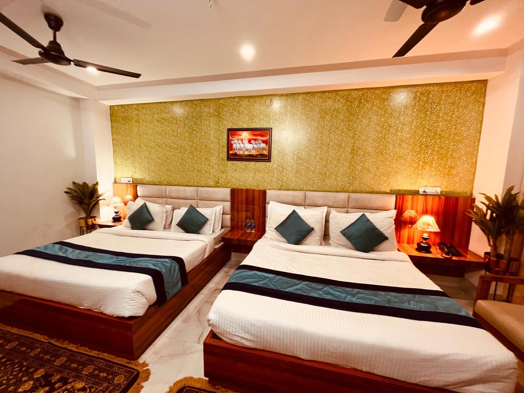 Hotel Golden Temple View By La Casa, Amritsar #Top Rated #Most Awarded #Swimming Pool #Prime Location #Luxury Rooms #Parking #Rooftop Cafe 외부 사진