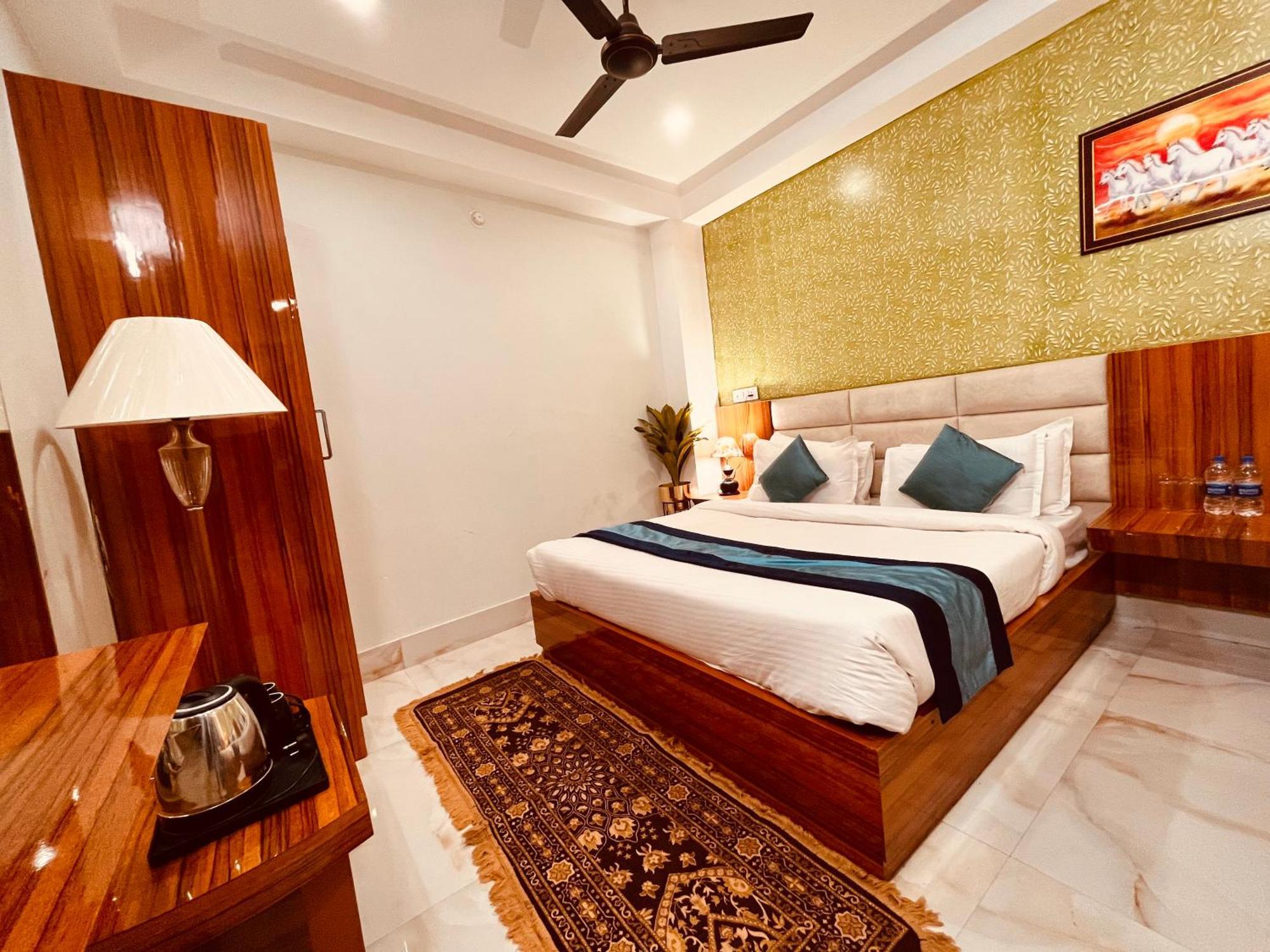 Hotel Golden Temple View By La Casa, Amritsar #Top Rated #Most Awarded #Swimming Pool #Prime Location #Luxury Rooms #Parking #Rooftop Cafe 외부 사진