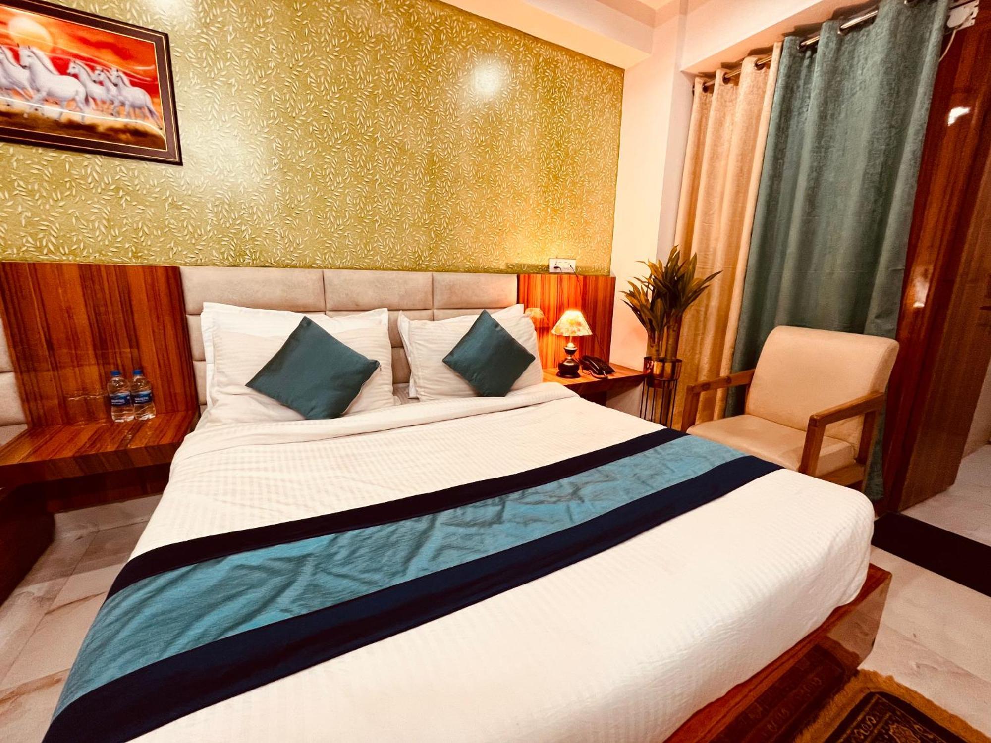 Hotel Golden Temple View By La Casa, Amritsar #Top Rated #Most Awarded #Swimming Pool #Prime Location #Luxury Rooms #Parking #Rooftop Cafe 외부 사진