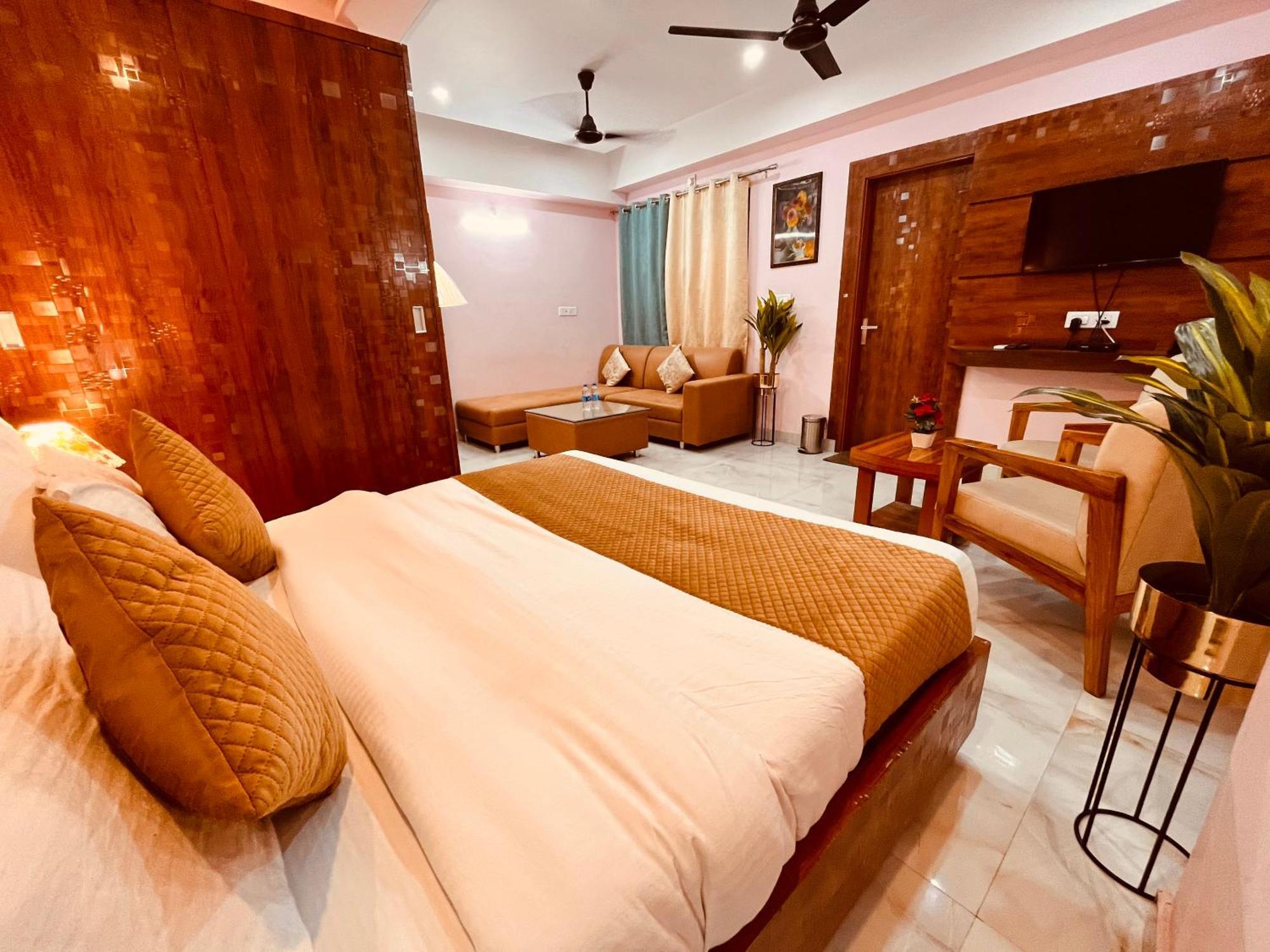 Hotel Golden Temple View By La Casa, Amritsar #Top Rated #Most Awarded #Swimming Pool #Prime Location #Luxury Rooms #Parking #Rooftop Cafe 외부 사진