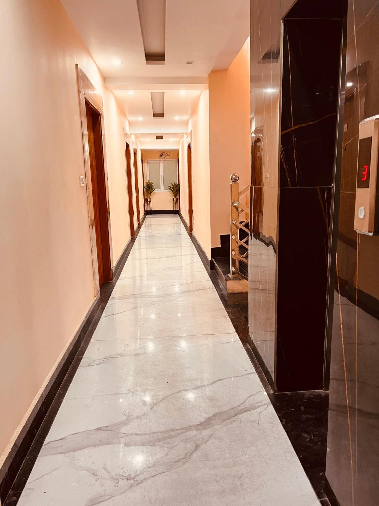 Hotel Golden Temple View By La Casa, Amritsar #Top Rated #Most Awarded #Swimming Pool #Prime Location #Luxury Rooms #Parking #Rooftop Cafe 외부 사진