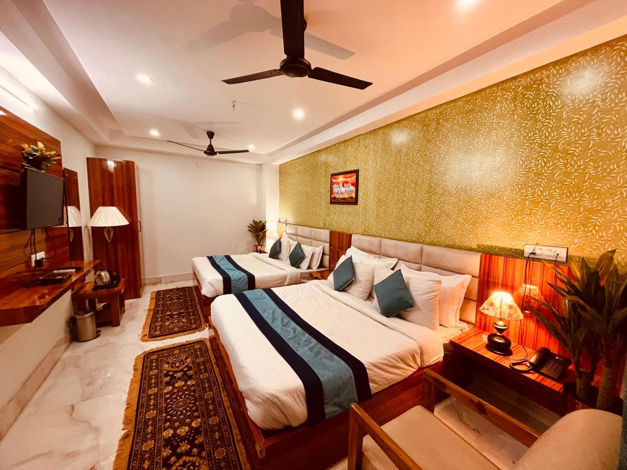 Hotel Golden Temple View By La Casa, Amritsar #Top Rated #Most Awarded #Swimming Pool #Prime Location #Luxury Rooms #Parking #Rooftop Cafe 외부 사진