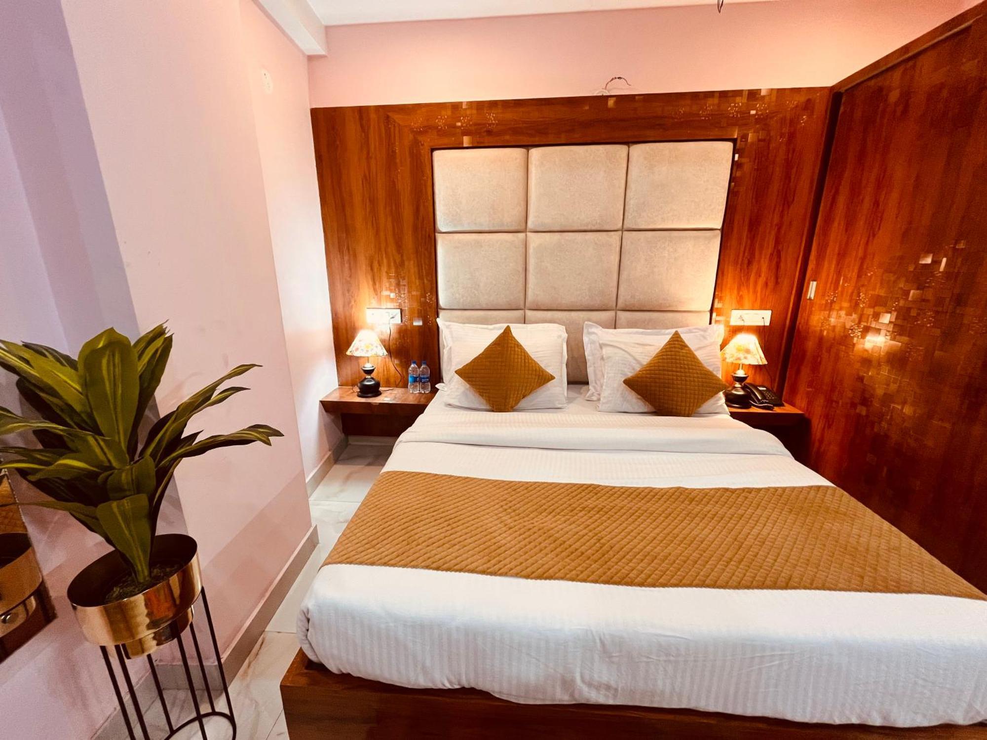 Hotel Golden Temple View By La Casa, Amritsar #Top Rated #Most Awarded #Swimming Pool #Prime Location #Luxury Rooms #Parking #Rooftop Cafe 외부 사진