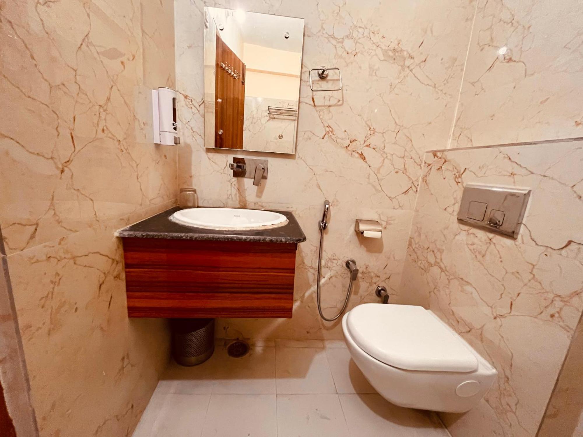Hotel Golden Temple View By La Casa, Amritsar #Top Rated #Most Awarded #Swimming Pool #Prime Location #Luxury Rooms #Parking #Rooftop Cafe 외부 사진