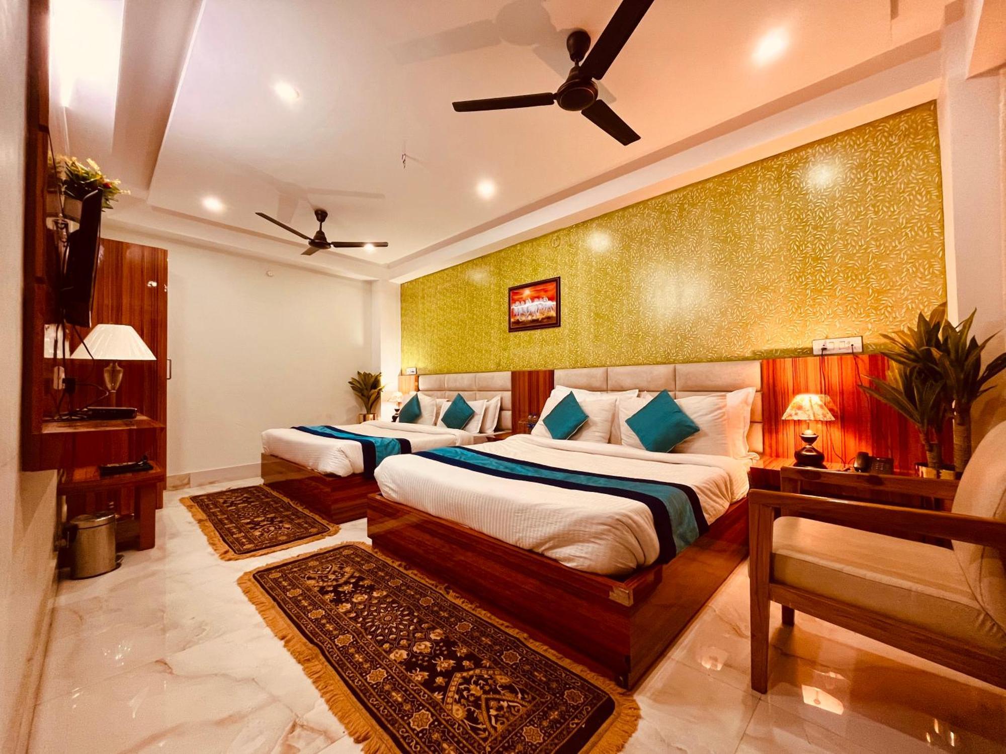 Hotel Golden Temple View By La Casa, Amritsar #Top Rated #Most Awarded #Swimming Pool #Prime Location #Luxury Rooms #Parking #Rooftop Cafe 외부 사진