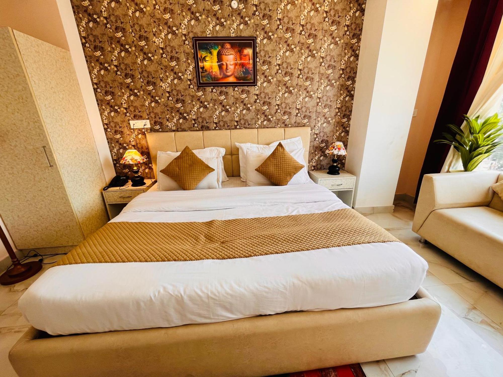 Hotel Golden Temple View By La Casa, Amritsar #Top Rated #Most Awarded #Swimming Pool #Prime Location #Luxury Rooms #Parking #Rooftop Cafe 외부 사진