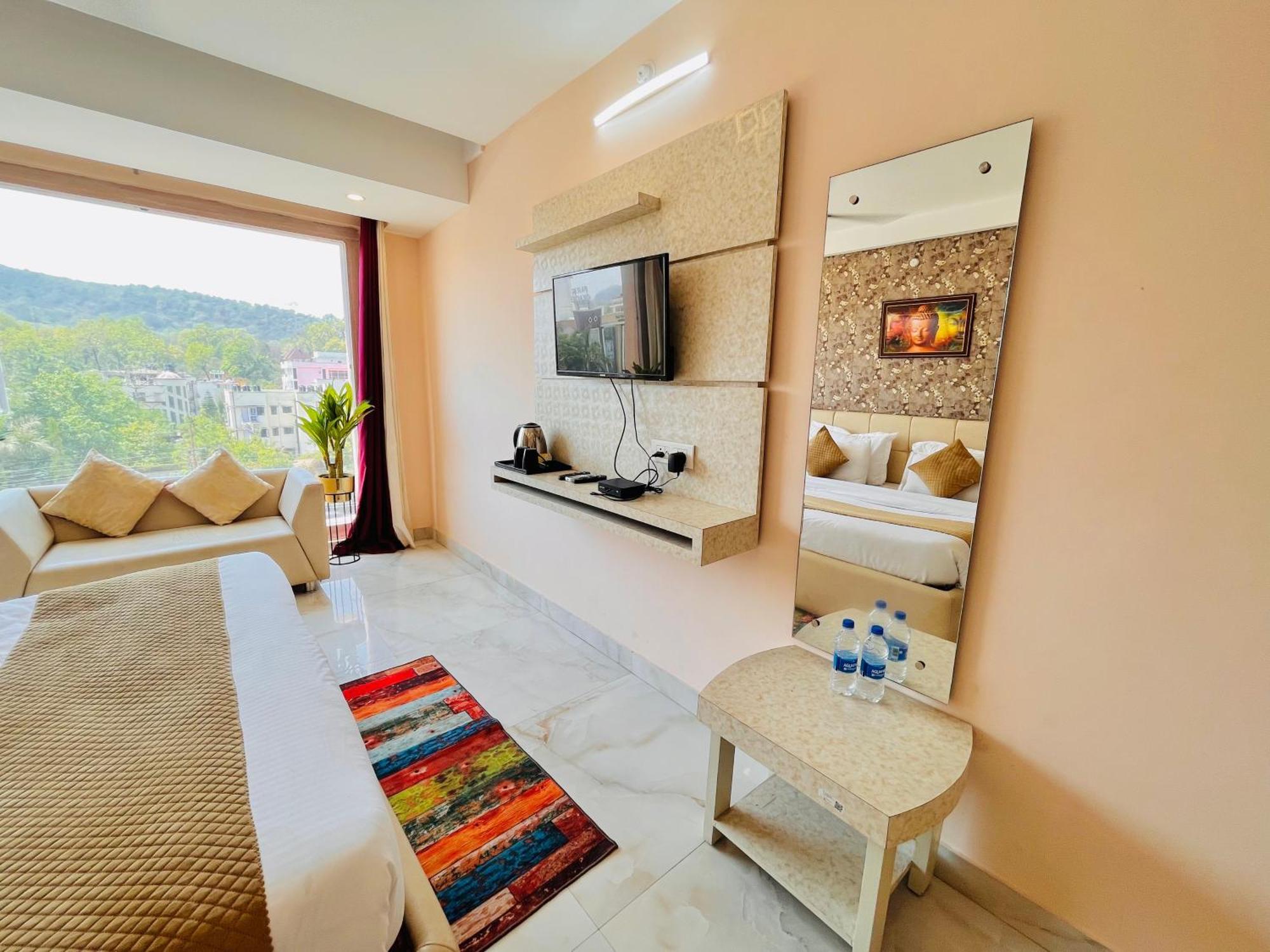 Hotel Golden Temple View By La Casa, Amritsar #Top Rated #Most Awarded #Swimming Pool #Prime Location #Luxury Rooms #Parking #Rooftop Cafe 외부 사진
