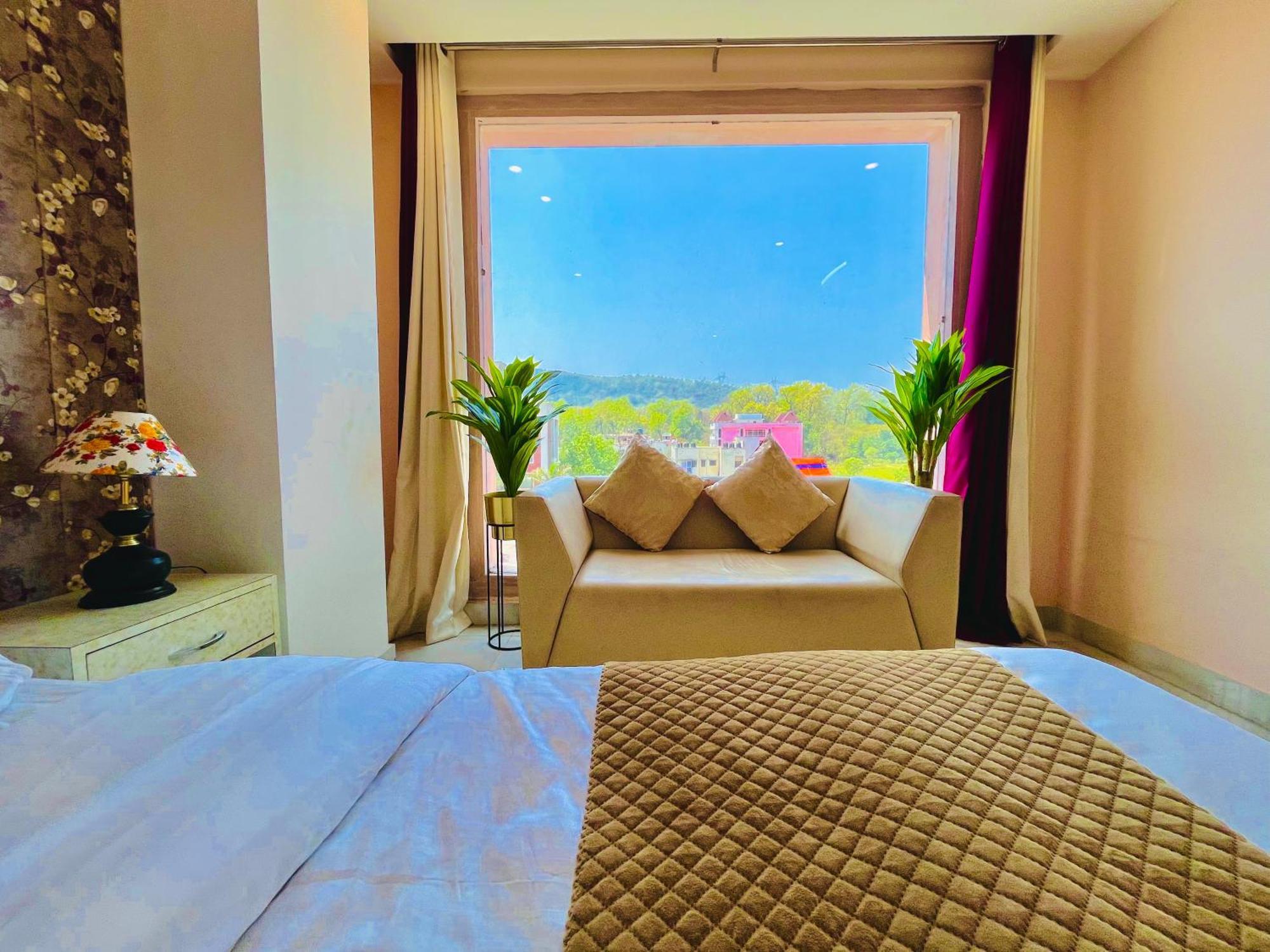 Hotel Golden Temple View By La Casa, Amritsar #Top Rated #Most Awarded #Swimming Pool #Prime Location #Luxury Rooms #Parking #Rooftop Cafe 외부 사진