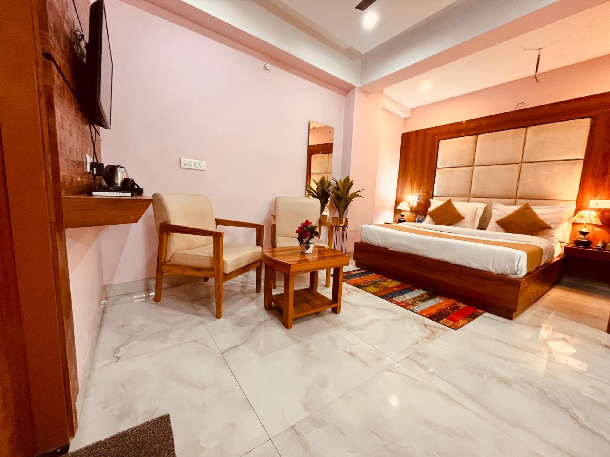 Hotel Golden Temple View By La Casa, Amritsar #Top Rated #Most Awarded #Swimming Pool #Prime Location #Luxury Rooms #Parking #Rooftop Cafe 외부 사진