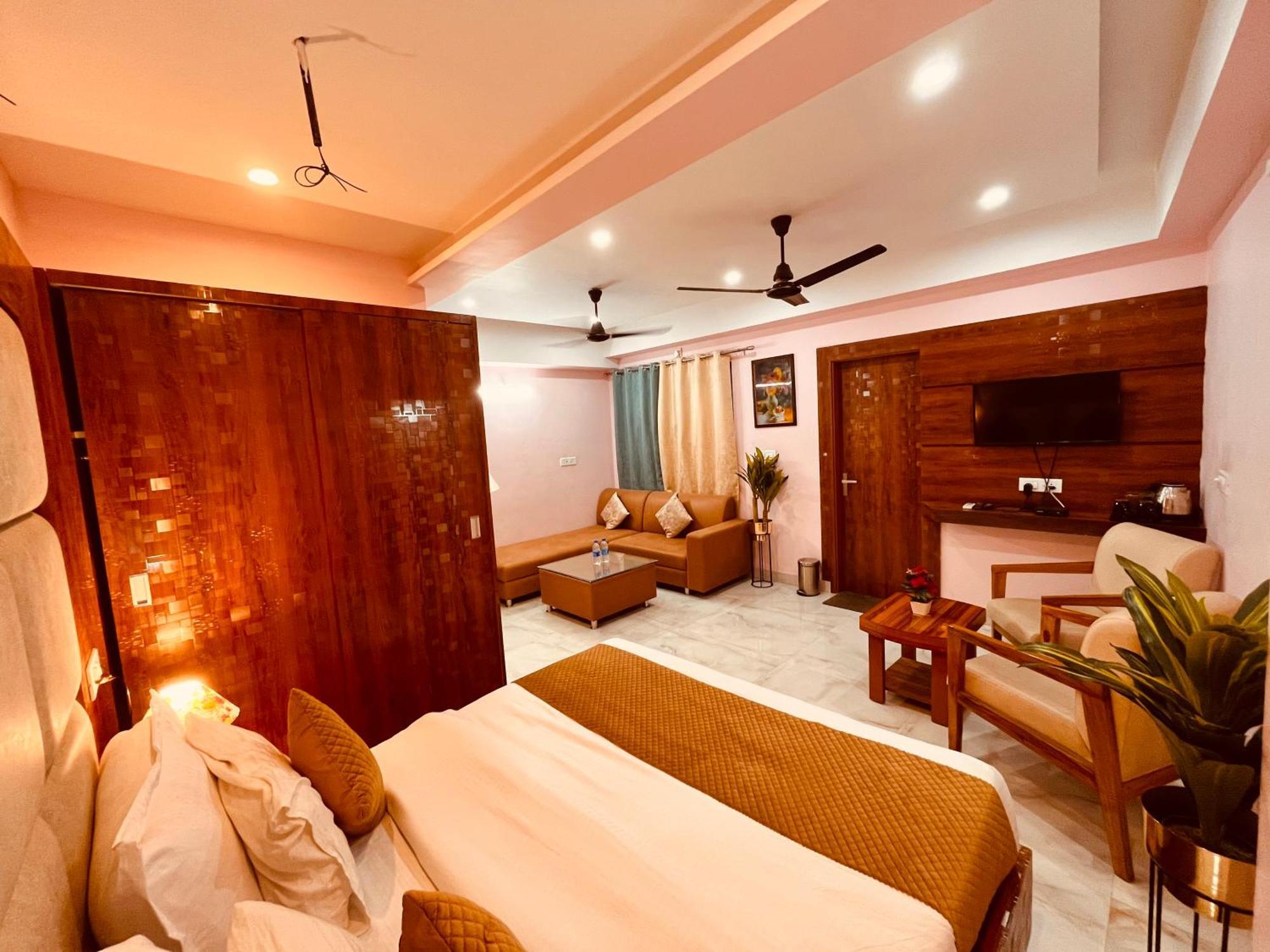 Hotel Golden Temple View By La Casa, Amritsar #Top Rated #Most Awarded #Swimming Pool #Prime Location #Luxury Rooms #Parking #Rooftop Cafe 외부 사진