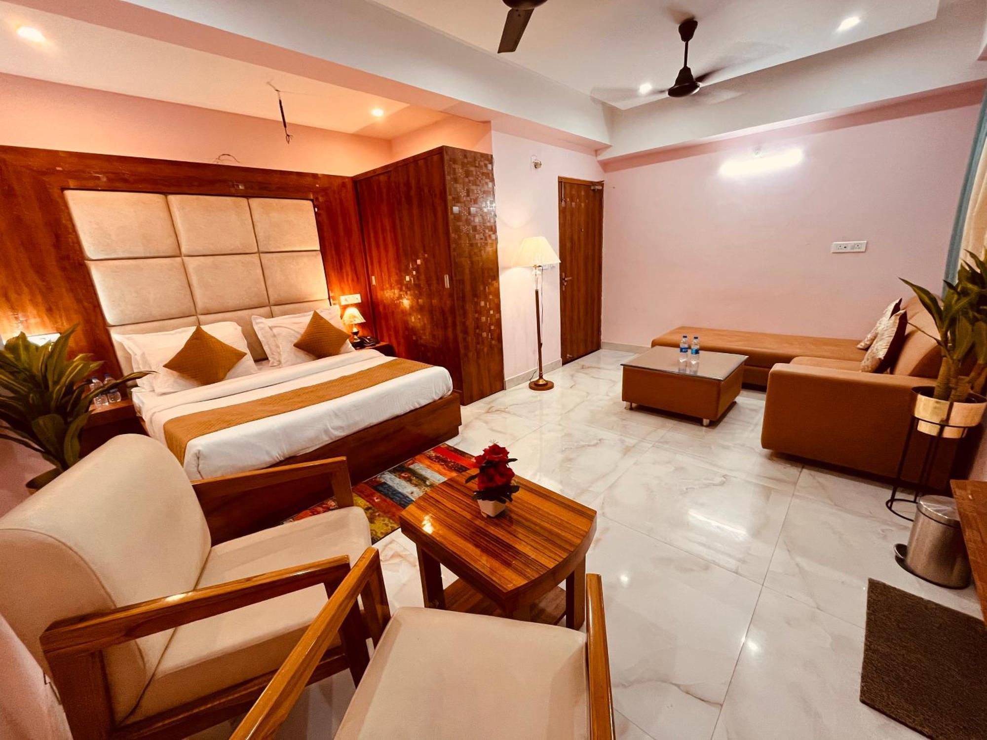 Hotel Golden Temple View By La Casa, Amritsar #Top Rated #Most Awarded #Swimming Pool #Prime Location #Luxury Rooms #Parking #Rooftop Cafe 외부 사진