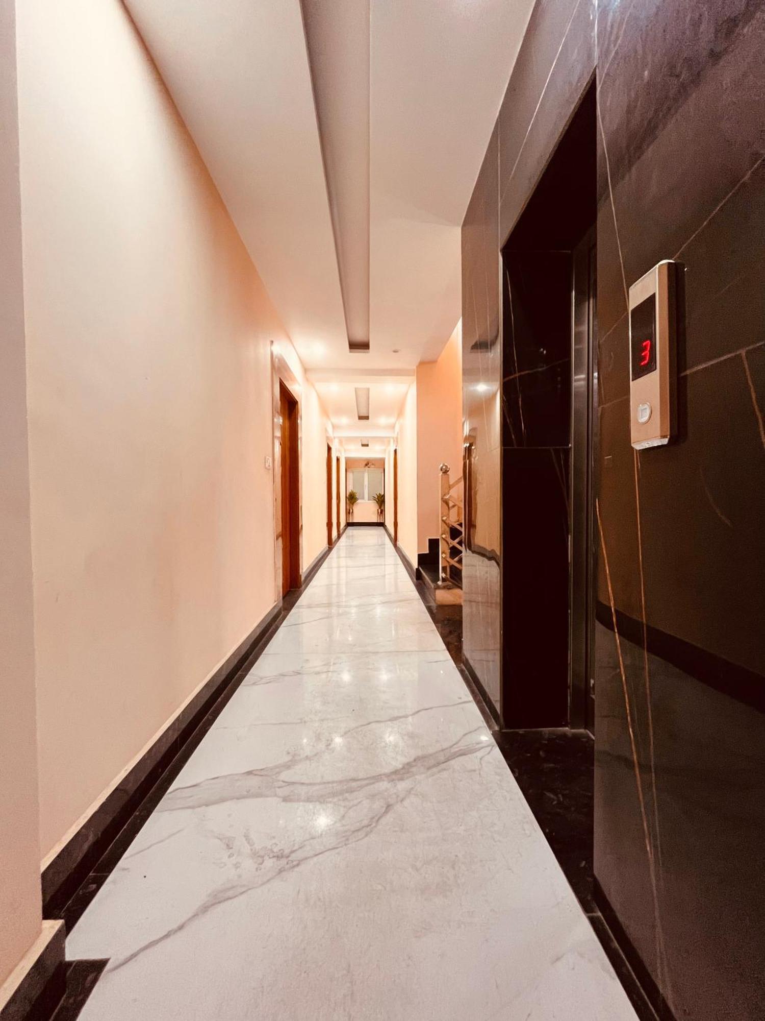 Hotel Golden Temple View By La Casa, Amritsar #Top Rated #Most Awarded #Swimming Pool #Prime Location #Luxury Rooms #Parking #Rooftop Cafe 외부 사진