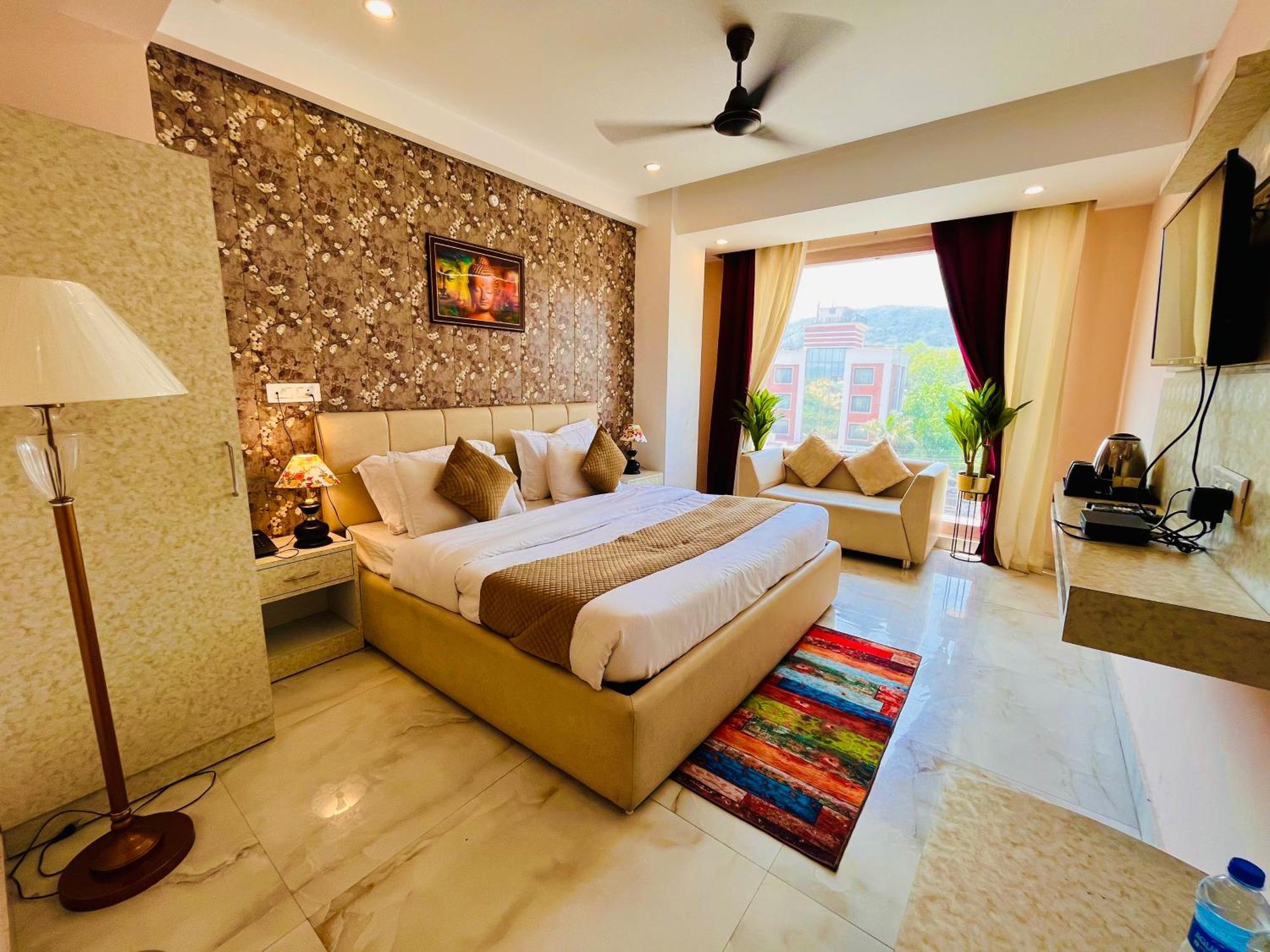 Hotel Golden Temple View By La Casa, Amritsar #Top Rated #Most Awarded #Swimming Pool #Prime Location #Luxury Rooms #Parking #Rooftop Cafe 외부 사진