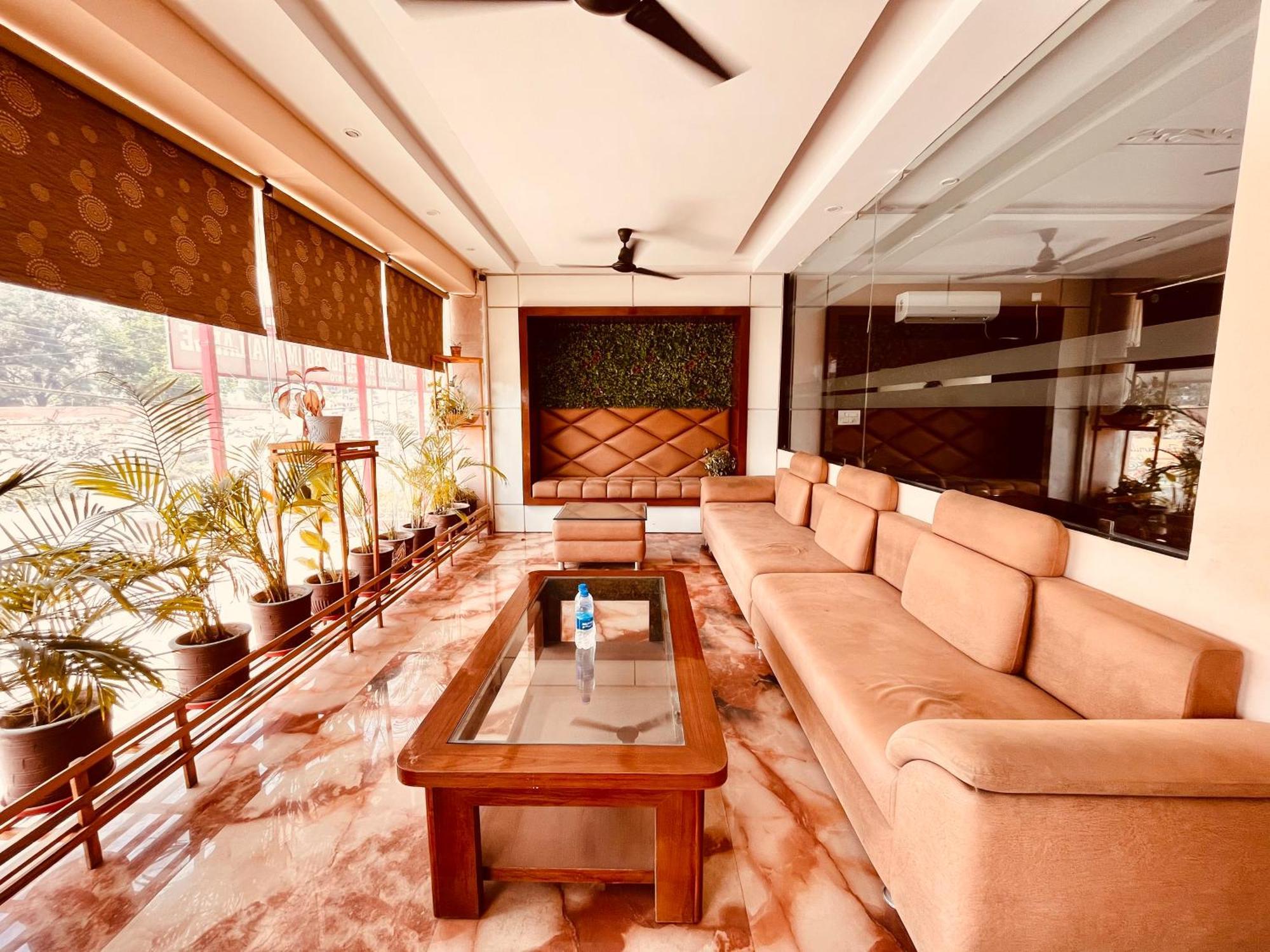 Hotel Golden Temple View By La Casa, Amritsar #Top Rated #Most Awarded #Swimming Pool #Prime Location #Luxury Rooms #Parking #Rooftop Cafe 외부 사진