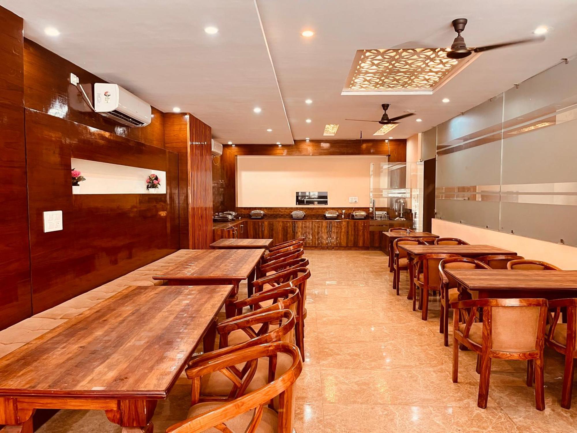 Hotel Golden Temple View By La Casa, Amritsar #Top Rated #Most Awarded #Swimming Pool #Prime Location #Luxury Rooms #Parking #Rooftop Cafe 외부 사진
