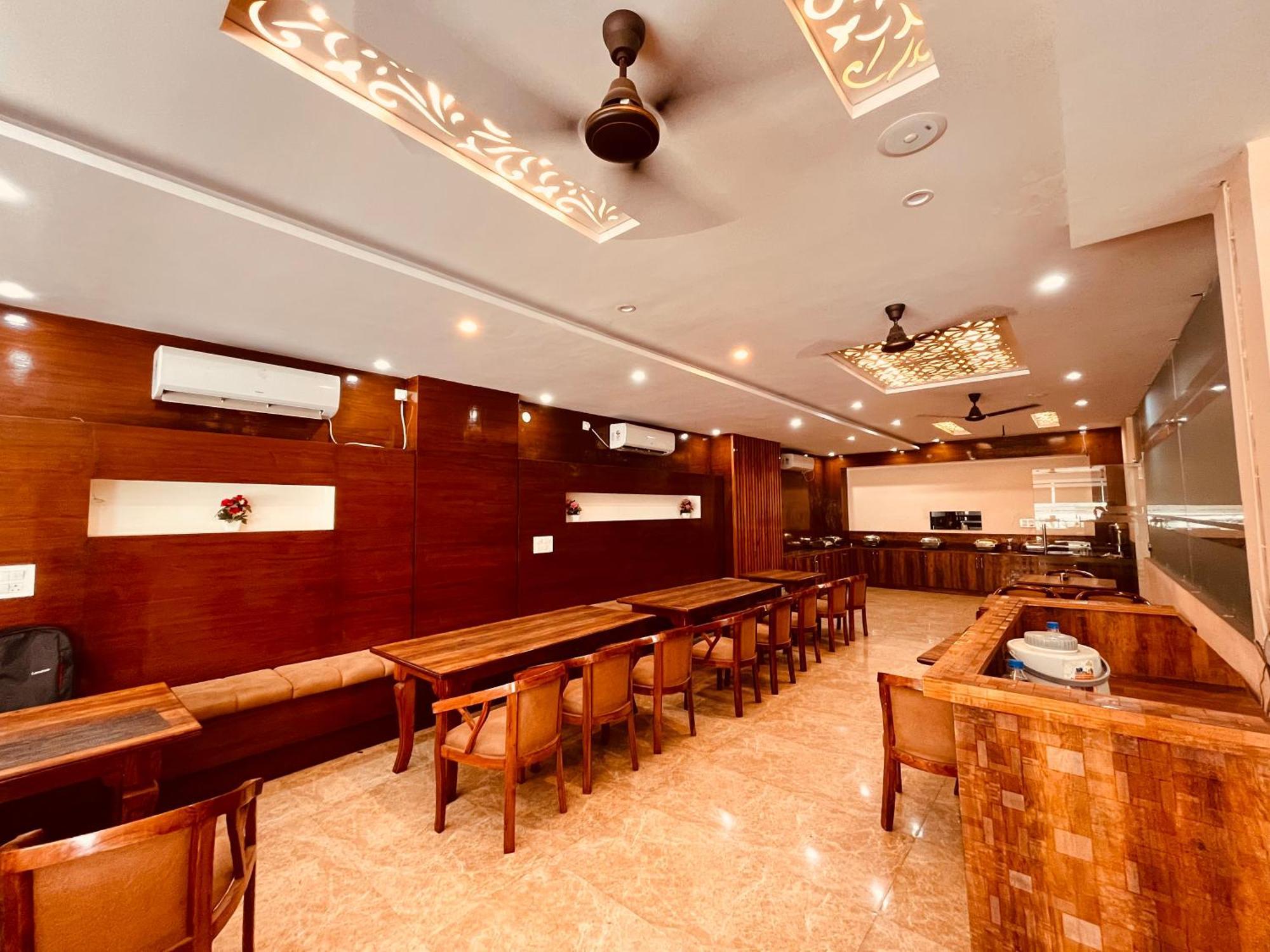 Hotel Golden Temple View By La Casa, Amritsar #Top Rated #Most Awarded #Swimming Pool #Prime Location #Luxury Rooms #Parking #Rooftop Cafe 외부 사진